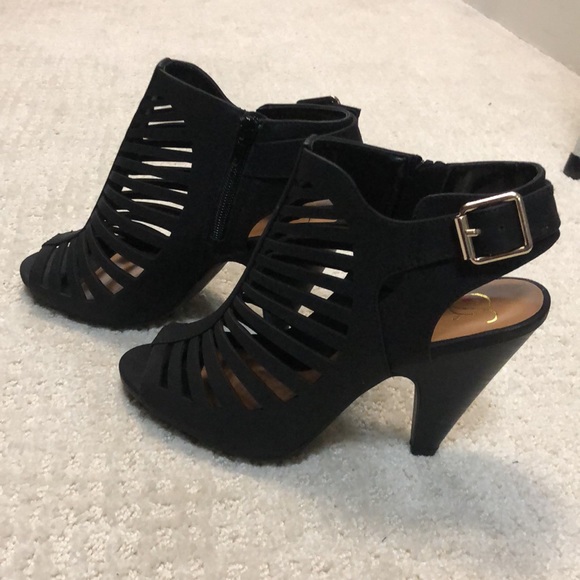 New, 4” heel - Picture 3 of 3